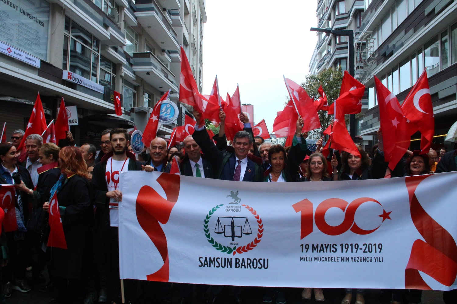 turkiye barolar birligi barolar ve avukatlardan ataturk e saygi yuruyusu turkiye barolar birligi